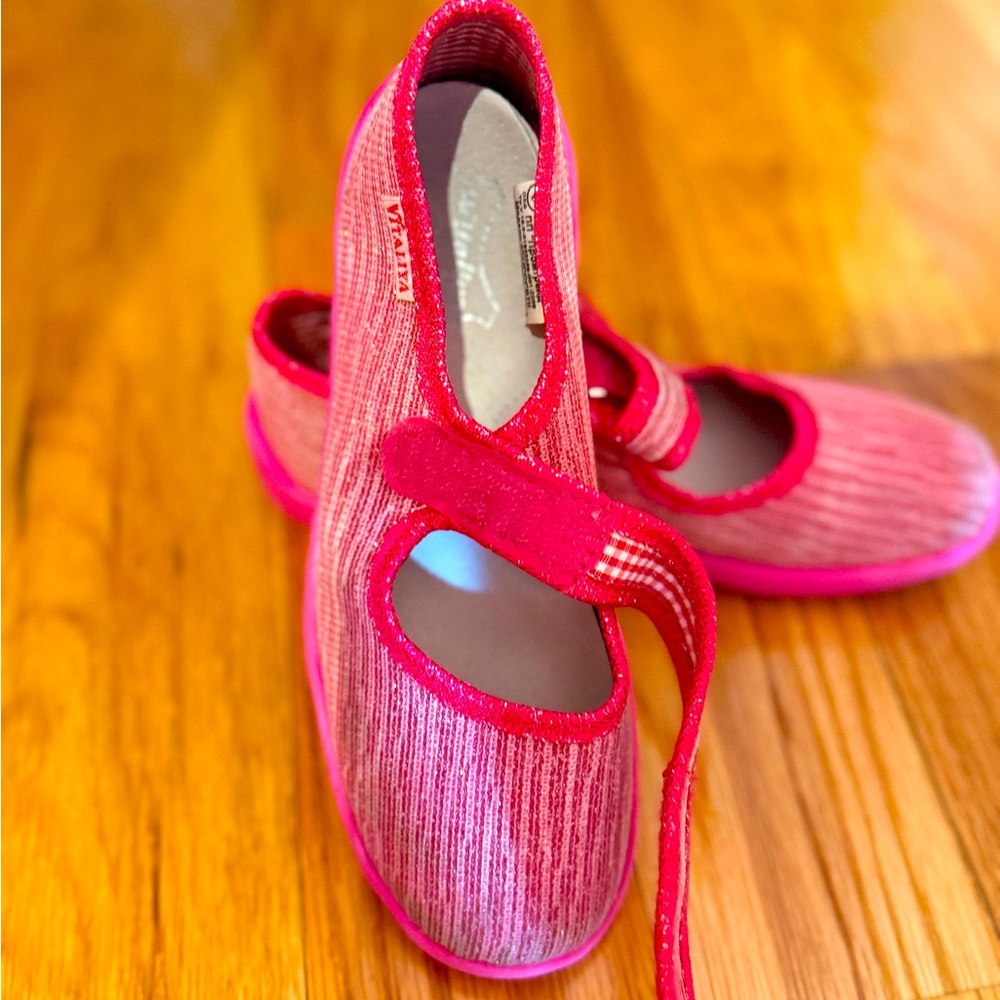 Lightweight leathered insole indoor girl’s hou slippers